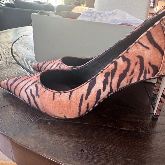 Dee Ocleppo Tiger Print High Heeled Pump Size 9.5